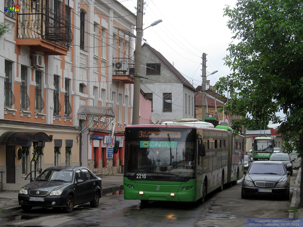 ЛАЗ-Е301D1 #2210 3-го маршрута на улице Кузнечной в районе Троицкого переулка