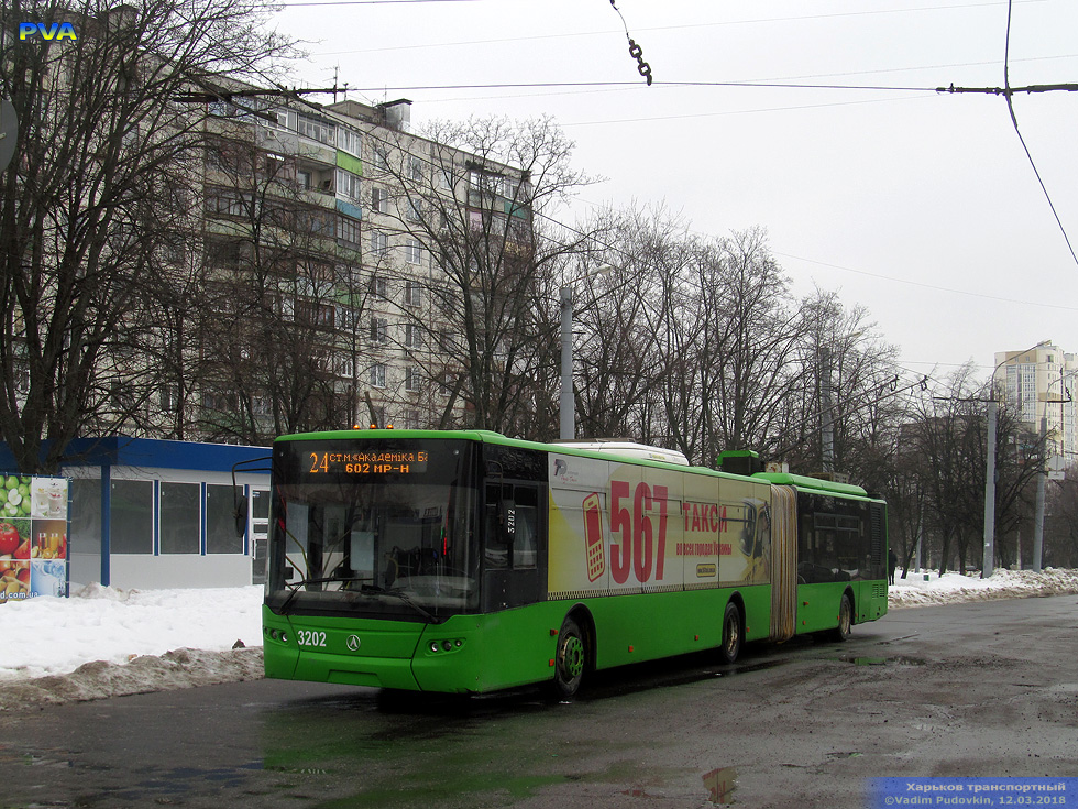 ЛАЗ-Е301D1 #3202 24-го маршрута прибыл на конечную "Микрорайон 602"