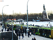 Презентация новых троллейбусов на площади Свободы, ближе всех — ЛАЗ-Е301D1 #3203