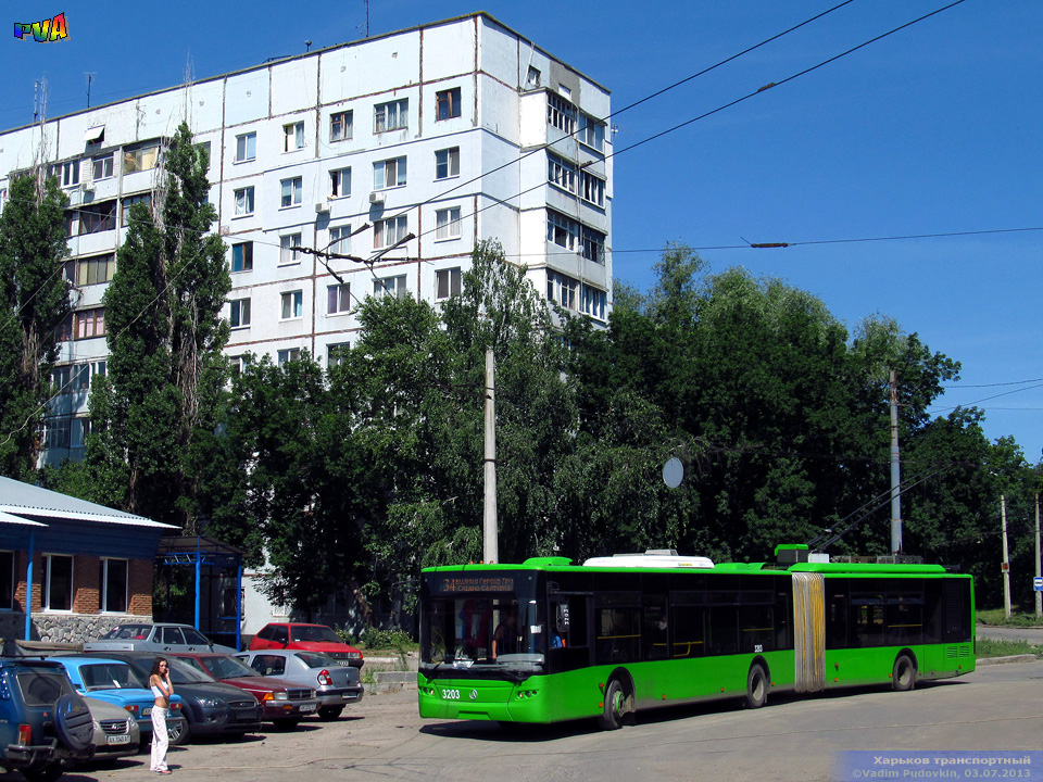 ЛАЗ-Е301D1 #3203 34-го маршрута разворачивается на конечной станции "Восточная Салтовка"