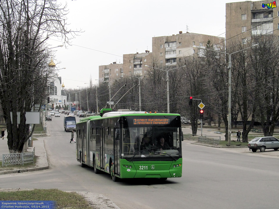 ЛАЗ-Е301D1 #3211 2-го маршрута на проспекте Ленина отправился от остановки "Институт низких температур"