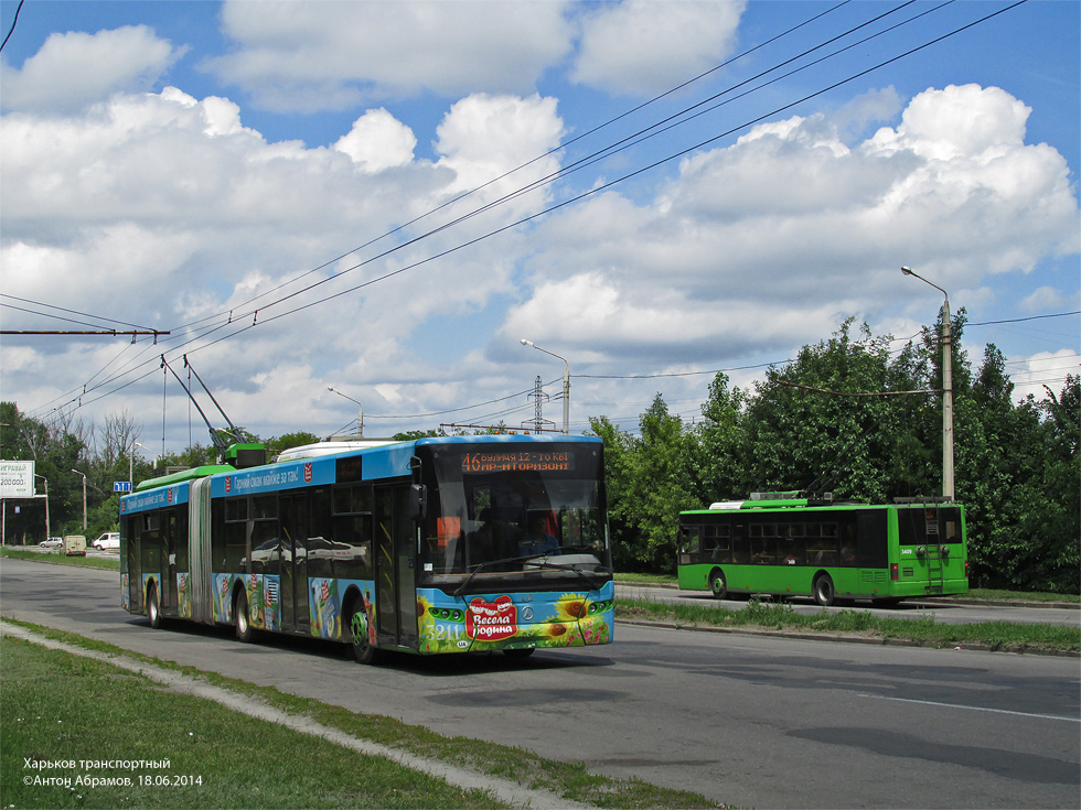 ЛАЗ-Е301D1 #3211 46-го маршрута на Московском проспекте поднимается на Плиточный путепровод