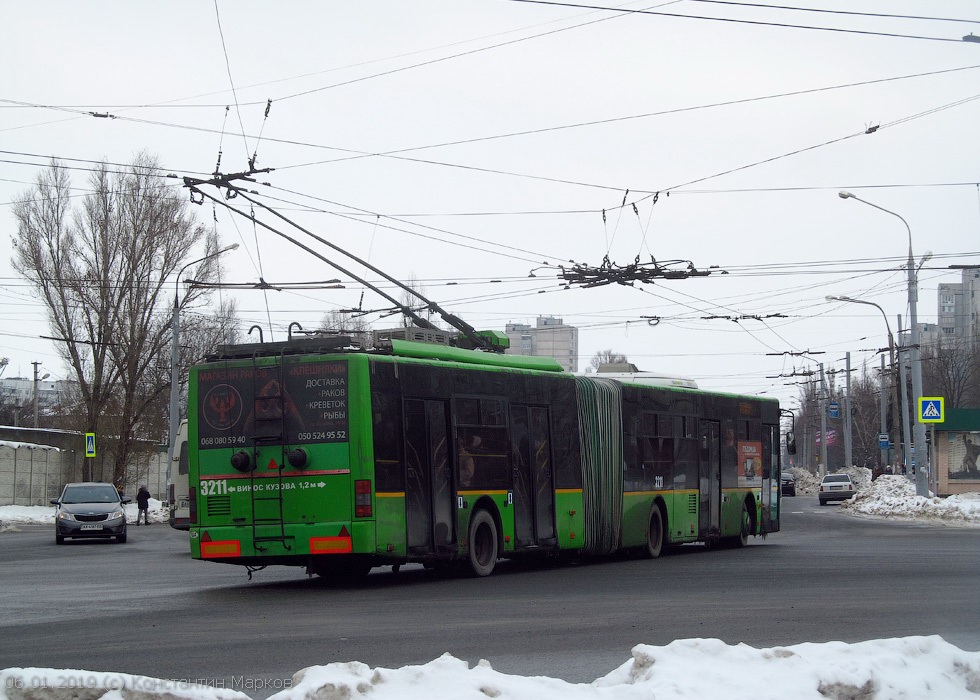 ЛАЗ-Е301D1 #3211 24-го маршрута на Юбилейного проспекте на перекрестке с проспектом Льва Ландау