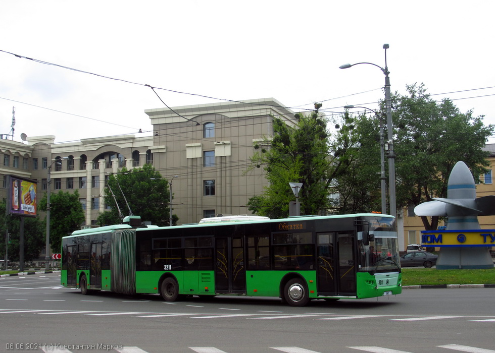 ЛАЗ-Е301D1 #3211 24-го маршрута на Московском проспекте возле станции метро "Турбоатом"