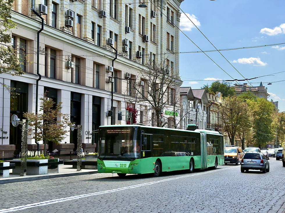 ЛАЗ-Е301D1 #3212 17-го маршрута на улице Сумской в районе улицы Свободы