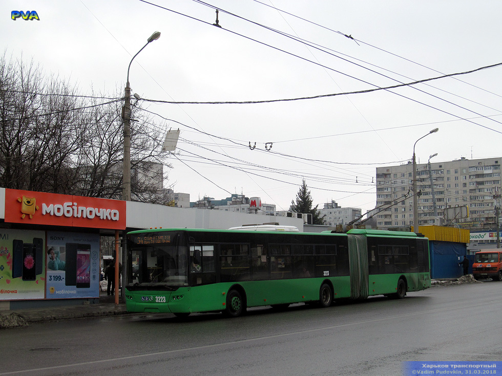 ЛАЗ-Е301D1 #3223 34-го маршрута на улице Валентиновской в районе улицы Академика Павлова