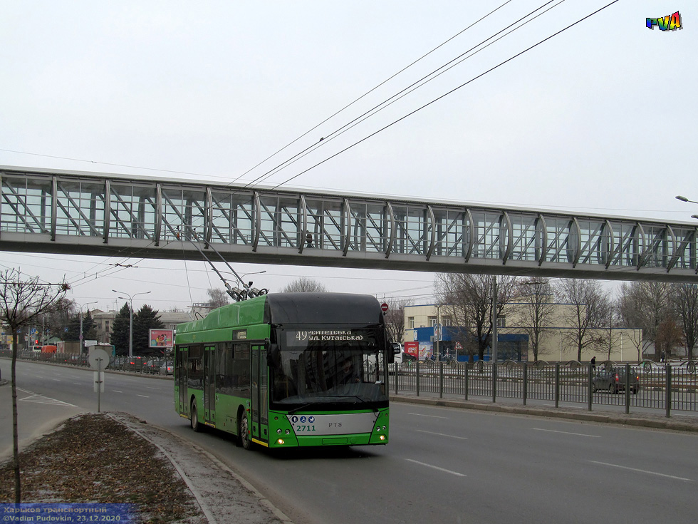 PTS-12 #2711 49-го маршрута на проспекте Гагарина возле пешеходного моста
