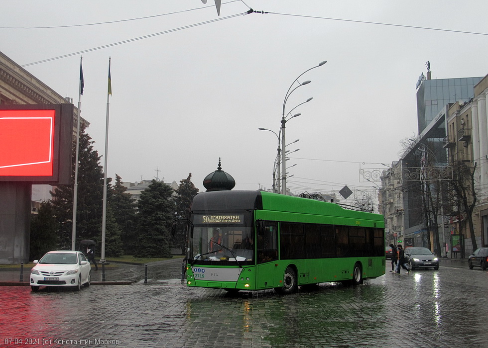 PTS 12 #2719 50-го маршрута на площади Свободы возле улицы Сумской