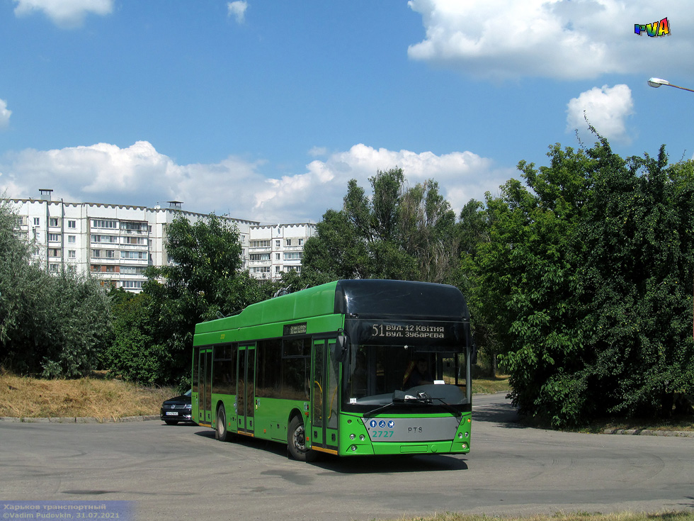 PTS-12 #2727 51-го маршрута поворачивает с улицы Грицевца на улицу Зубарева