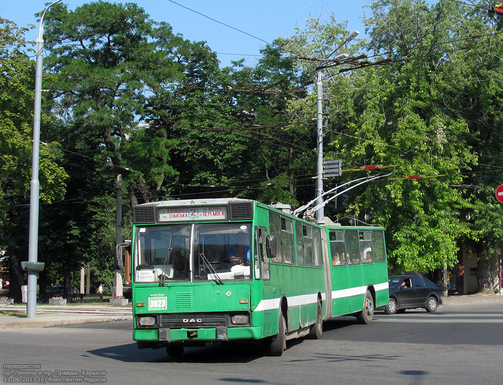 ROCAR-E217 #3023 2-го маршрута на перекрестке проспектов Ленина и Правды