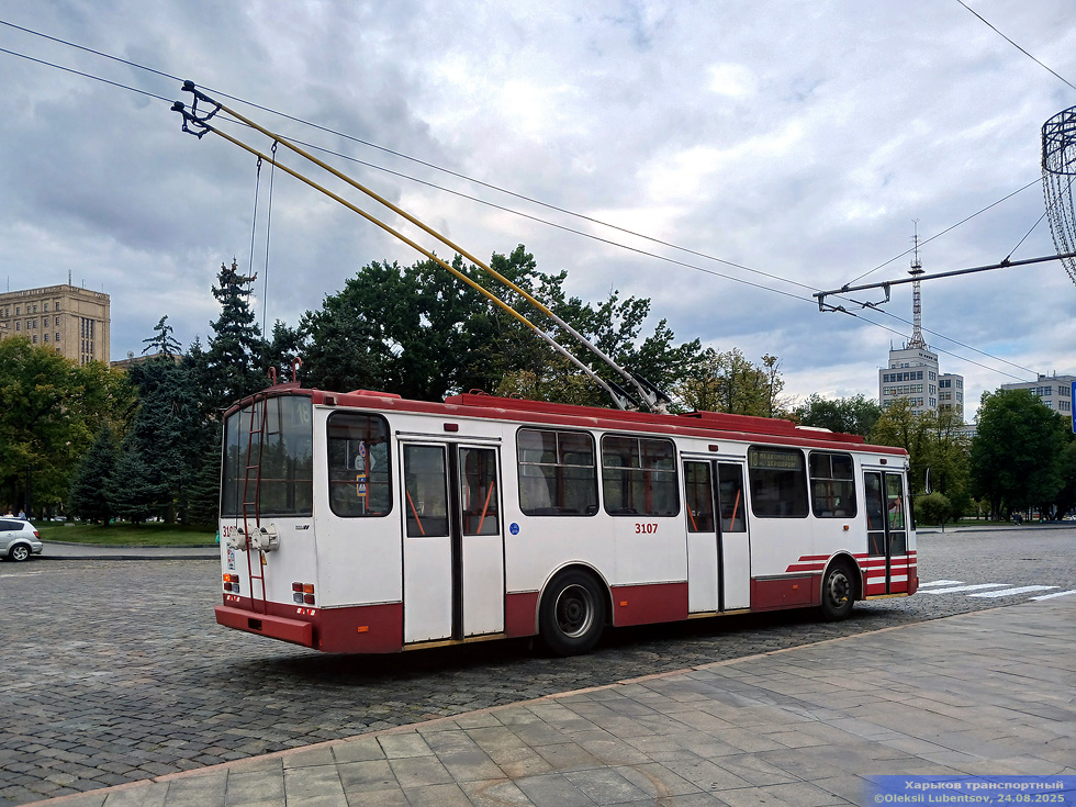 Škoda-14Tr08/6 #3107 18-го маршрута на площади Свободы в районе станции метро "Госпром"