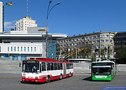 Škoda-15Tr13/6M #2503 и ЛАЗ-Е301D1 #3211 на площади Свободы возле станции метро "Госпром"