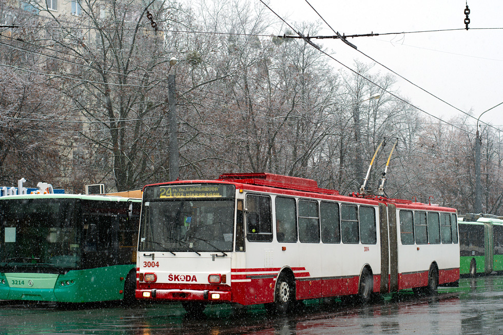 Škoda-15Tr13/6M #3004 24-го маршрута прибыл на конечную "Микрорайон 602"