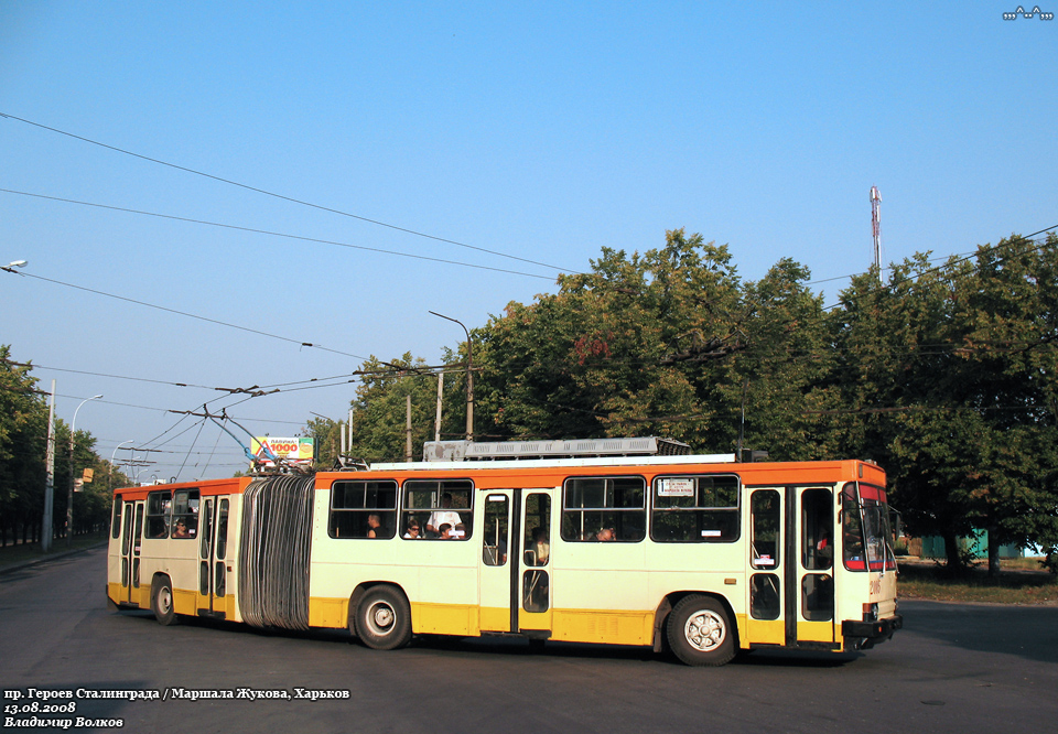 ЮМЗ-Т1 #2005 1-го маршрута поворачивает с проспекта Героев Сталинграда на проспект Маршала Жукова