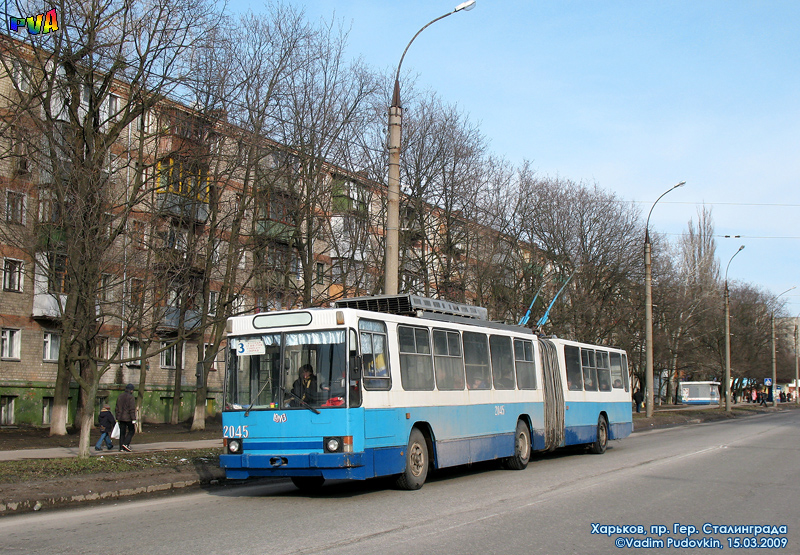 ЮМЗ-Т1 #2045 3-го маршрута на проспекте Героев Сталинграда в районе Зернового переулка