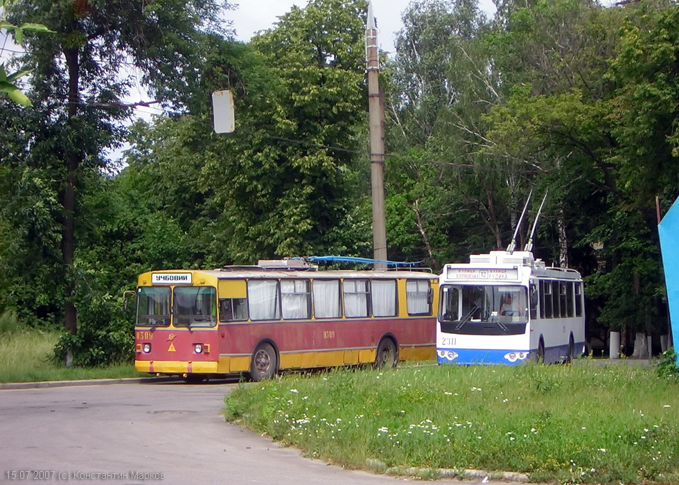 ЗИУ-682 #0309 (служебный) и ЗИУ-682Г-016-02 #2311 12-го маршрута на конечной станции "Улица Рудика"