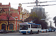 ЗИУ-682Г-016-02 #2305 11-го маршрута на улице Малиновского возле перекрестка с улицей Полтавский Шлях