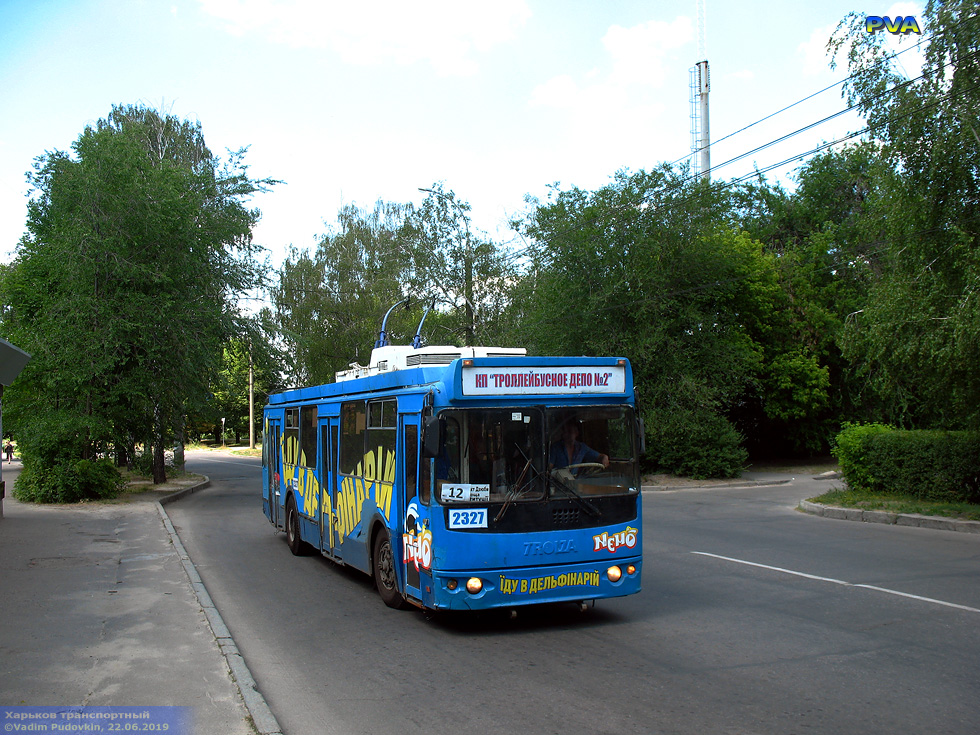ЗИУ-682Г-016-02 #2327 12-го маршрута на улице 23-го Августа в районе улицы Шекспира