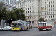 ЗИУ-682Г-016-02 #2348 11-го маршрута и Tatra-T3SUCS #3066 6-го маршрута на Павловской площади возле площади Конституции