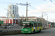 ЗИУ-682Г-016-02 #3303 17-го маршрута разворачивается на конечной "Станция метро "Научная"
