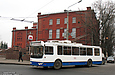 ЗИУ-682Г-016-02 #3307 39-го маршрута поворачивает с улицы Университетской на площадь Конституции