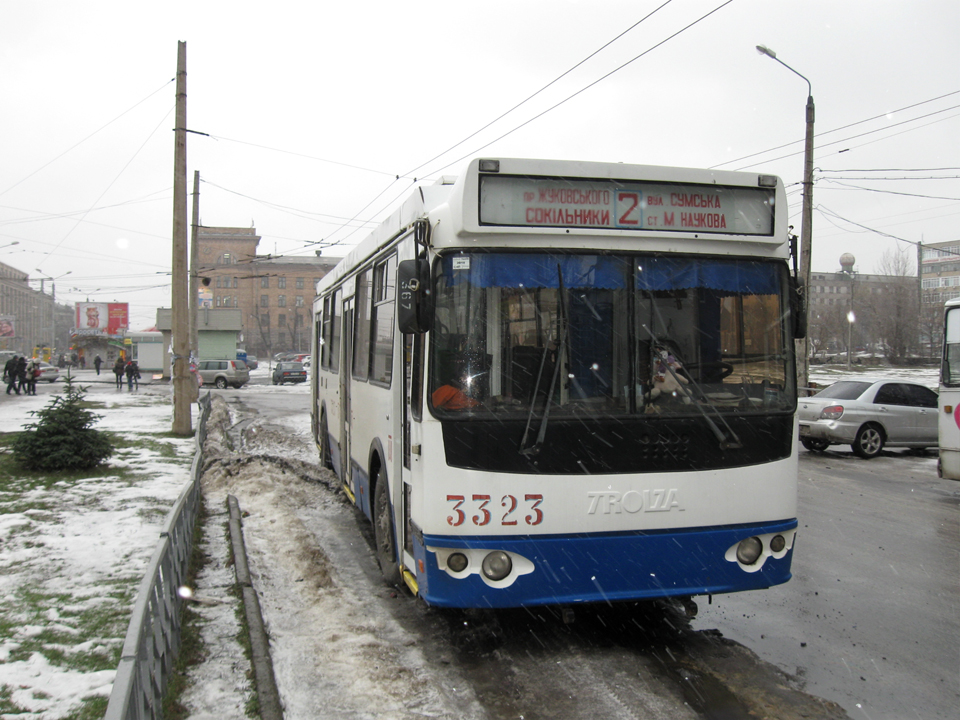 ЗИУ-682Г-016-02 #3323 2-го маршрута на дневном отстое на конечной "Станция метро "Научная"