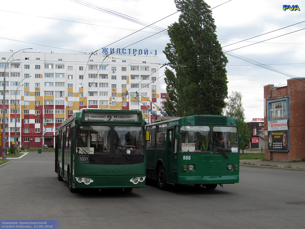 ЗИУ-682Г-016-02 #3331 2-го маршрута и ЗИУ-682Г-016(012) #888 на проспекте Победы возле улицы Домостроительной