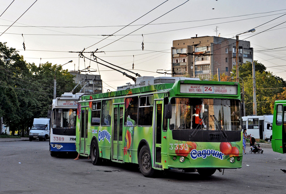 ЗИУ-682Г-016-02 #3332 24-го маршрута на конечной станции "602-й микрорайон"
