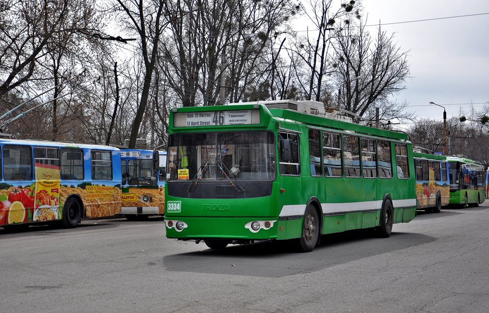 ЗИУ-682Г-016-02 #3334 46-го маршрута на конечной станции "Улица 12-го Апреля"