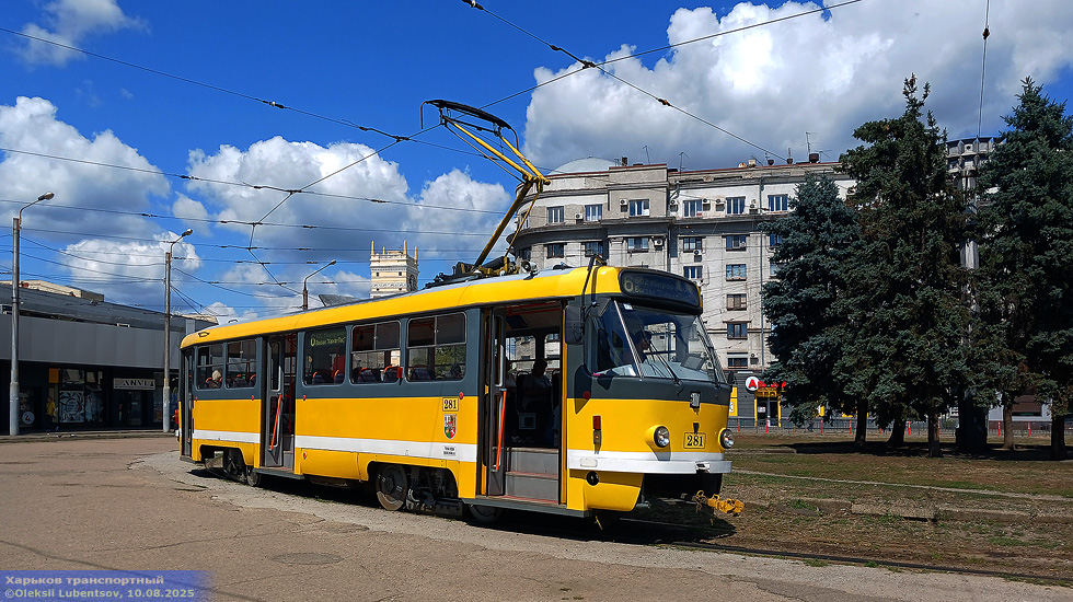 Tatra-T3R.P #281 6-го маршрута перед отправлением от конечной "Вокзал "Харьков-Пассажирский"