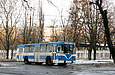 ЗИУ-682 #327 25-го маршрута на бульваре Богдана Хмельницкого разворачивается на одноименной конечной станции