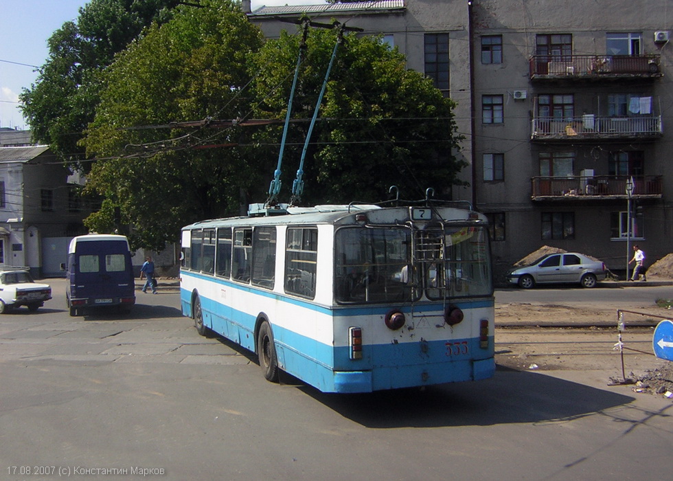 ЗИУ-682 #333 2-го маршрута на улице Броненосца "Потемкин" возле площади Восстания