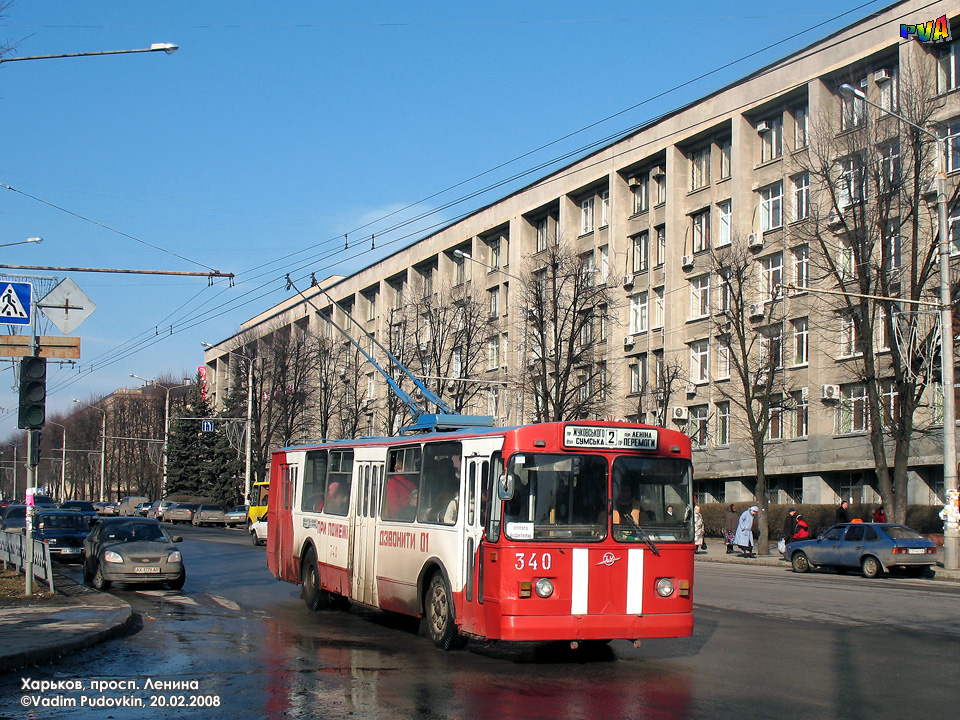 ЗИУ-682 #340 2-го маршрута на проспекте Ленина пересекает улицу Тобольскую