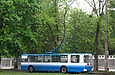 ЗИУ-682 #348 25-го маршрута на конечной станции "Бульвар Богдана Хмельницкого" на месте высадки пассажиров