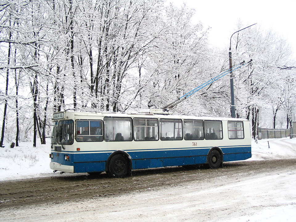 ЗИУ-682Г-016(012) #361 34-го маршрута на конечной станции Городок Строителей