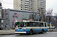 ЗИУ-682Г-016(012) #684 38-го маршрута на улице Ахсарова отправляется от остановки "Магазин "Тополек"