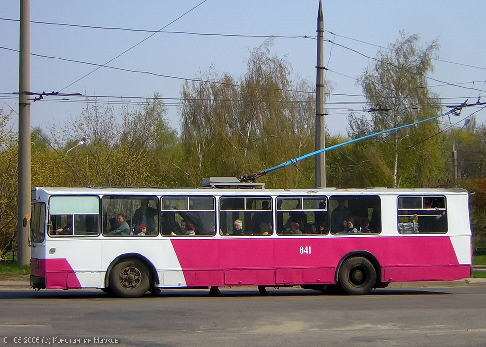 ЗИУ-682 #841 35-го маршрута на проспекте 50-летия СССР возле Коммунального путепровода