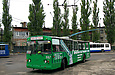 ЗИУ-682 #887 перед въездом в производственный корпус Троллейбусного депо №2