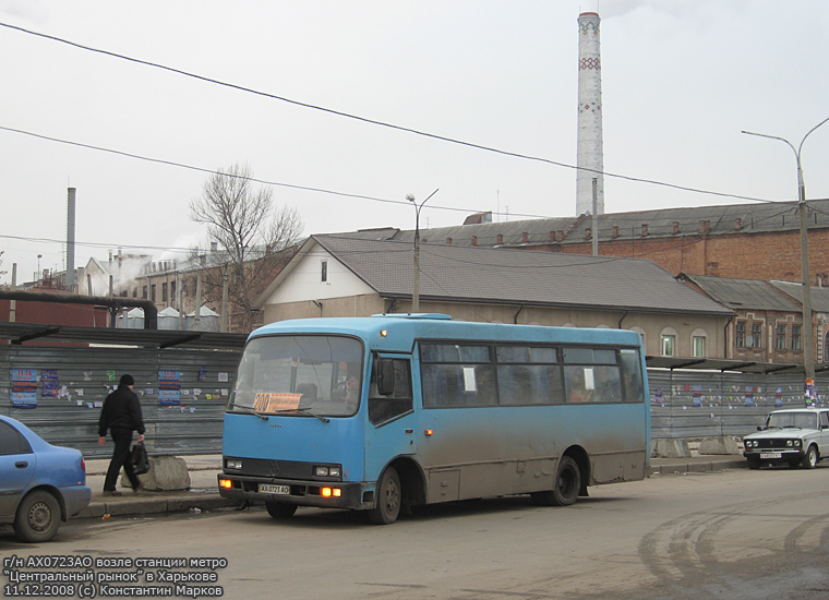 Богдан-А091 гос.# АХ0723АО 200-го маршрута высаживает пассажиров на конечной остановке "Ст. м. "Центральный рынок"