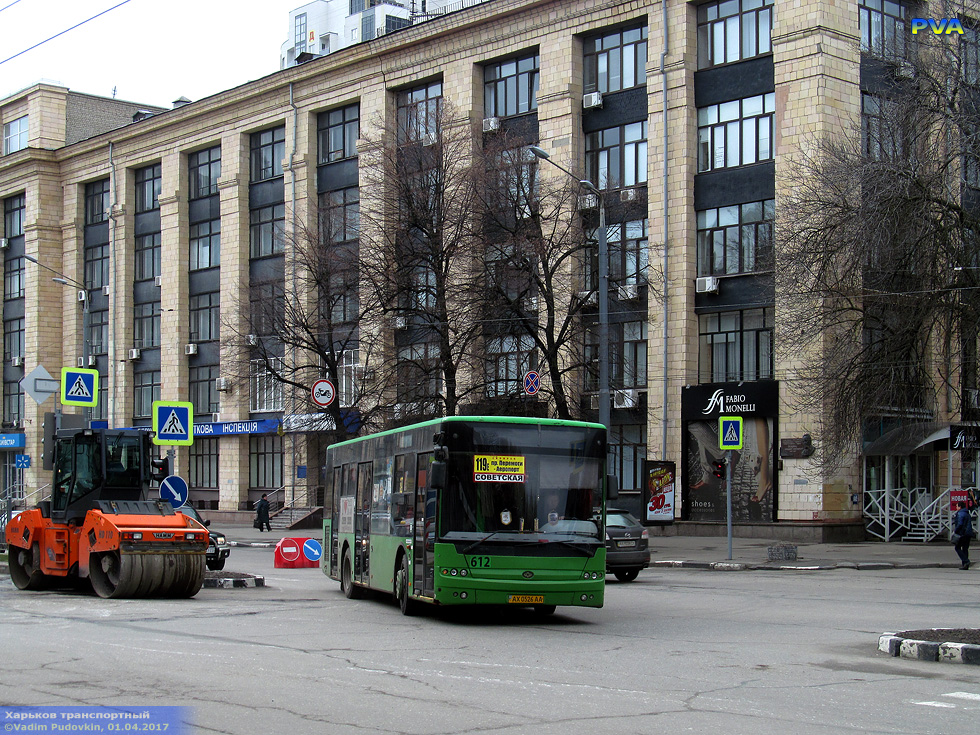 Богдан-А601.10 гос.# AX0526AA 119-го маршрута на проспекте Науки пересекает улицу Бакулина