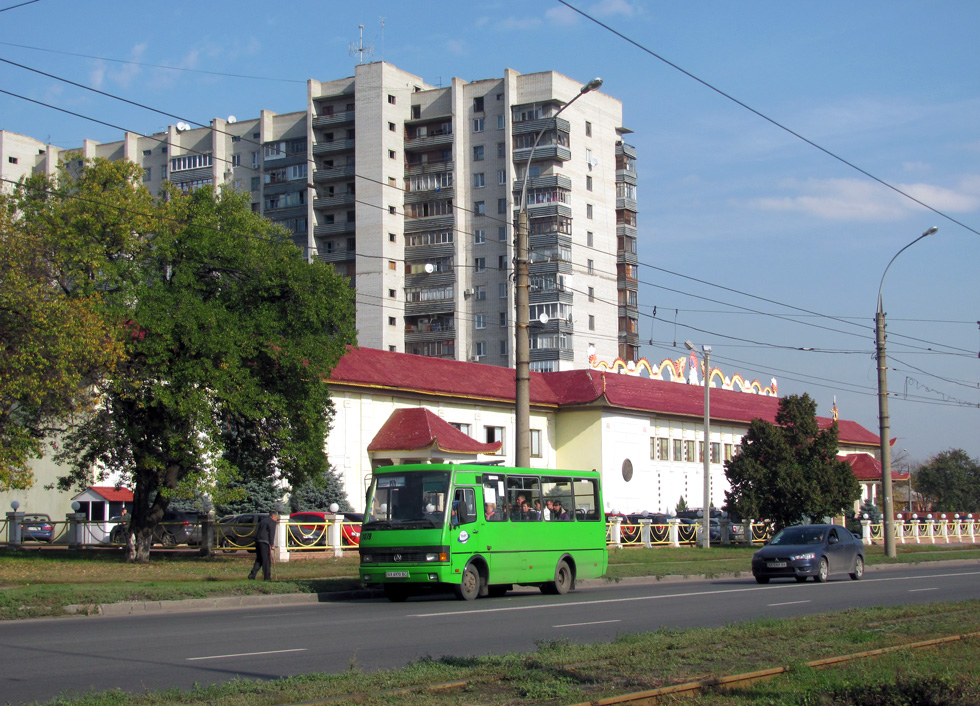 БАЗ-А079.14 гос.# AX6970BC 152-го маршрута на проспекте Героев Сталинграда возле ресторана "Взлетающий дракон"