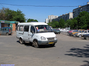 ГАЗ-32213 гос.# 017-75ХА 212-го маршрута поворачивает с улицы Героев Труда на улицу Светлую