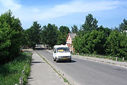 ГАЗ-32213, гос.#021-40ХА, маршрут 140т, поднимается на путепровод через ж.д. станцию Харьков-Сортировочный со стороны улицы Железнодорожной
