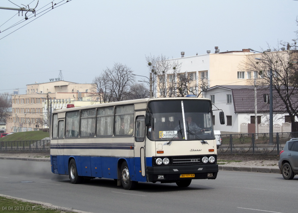 Ikarus-256.54 гос.# АХ1171АА маршрута Харьков - Сахновщина на проспекте Гагарина