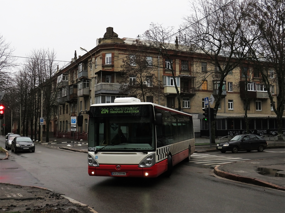 Irisbus Citelis 12M гос.# АХ6709МК 204-го маршрута  во время поворота с проспекта Архитектора Алешина  на улицу Библика
