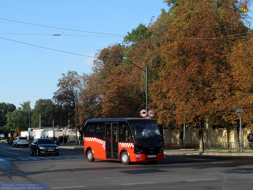 Karsan Jest+ гос.# АХ4268КР 89-го маршрута поворачивает с улицы Пушкинской на улицу Веснина
