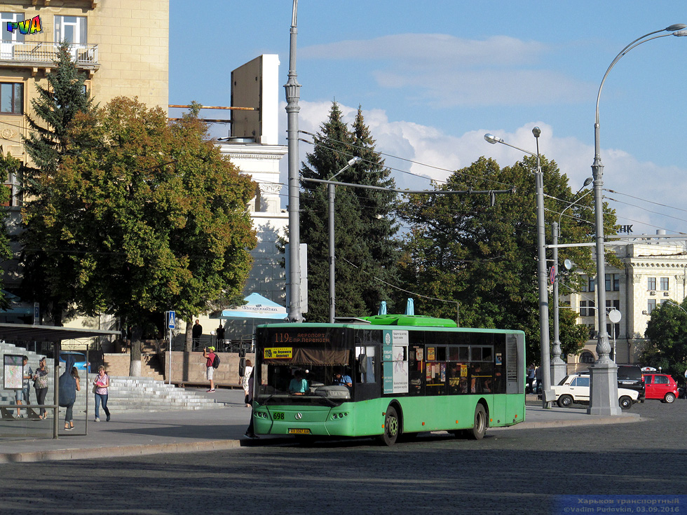 ЛАЗ-А183D1 гос.# АХ0067АА 119-го маршрута на площади Свободы в районе станции метро "Госпром"
