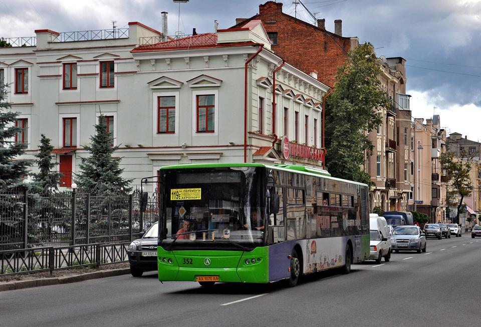 ЛАЗ-А183D1 гос.# АХ1070АА 119-го маршрута на улице Пушкинской в районе улицы Ольминского