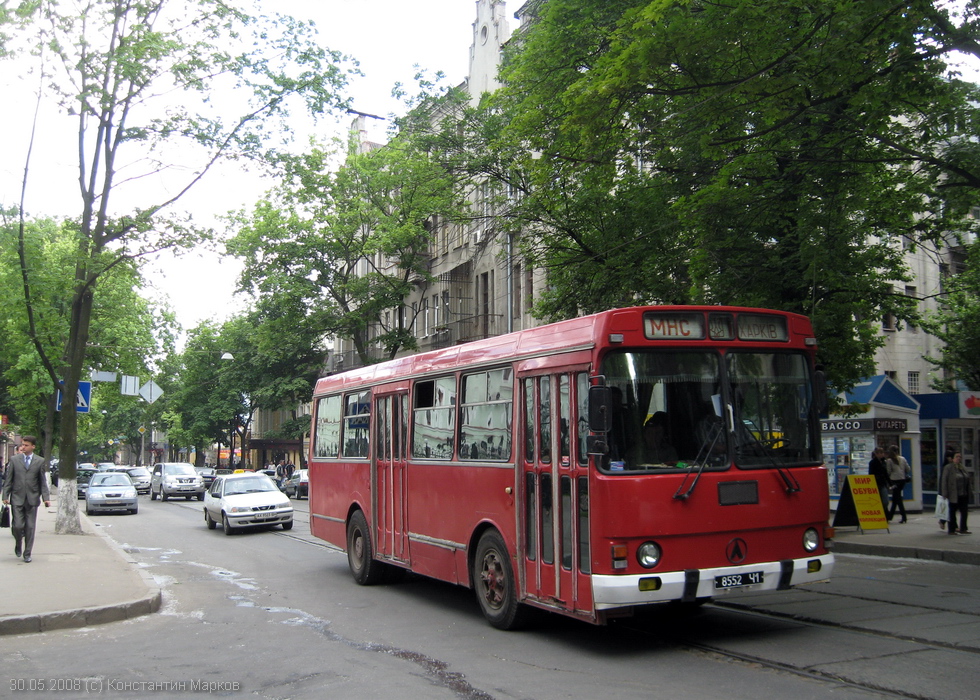 ЛАЗ-42021 гос.# 8552 Ч1 на улице Пушкинской на перекрестке с улицей Ольминского