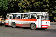 ЛАЗ-695Н #015-84XA 243-го маршрута поворачивает с площади 1-го мая на улицу Веснина